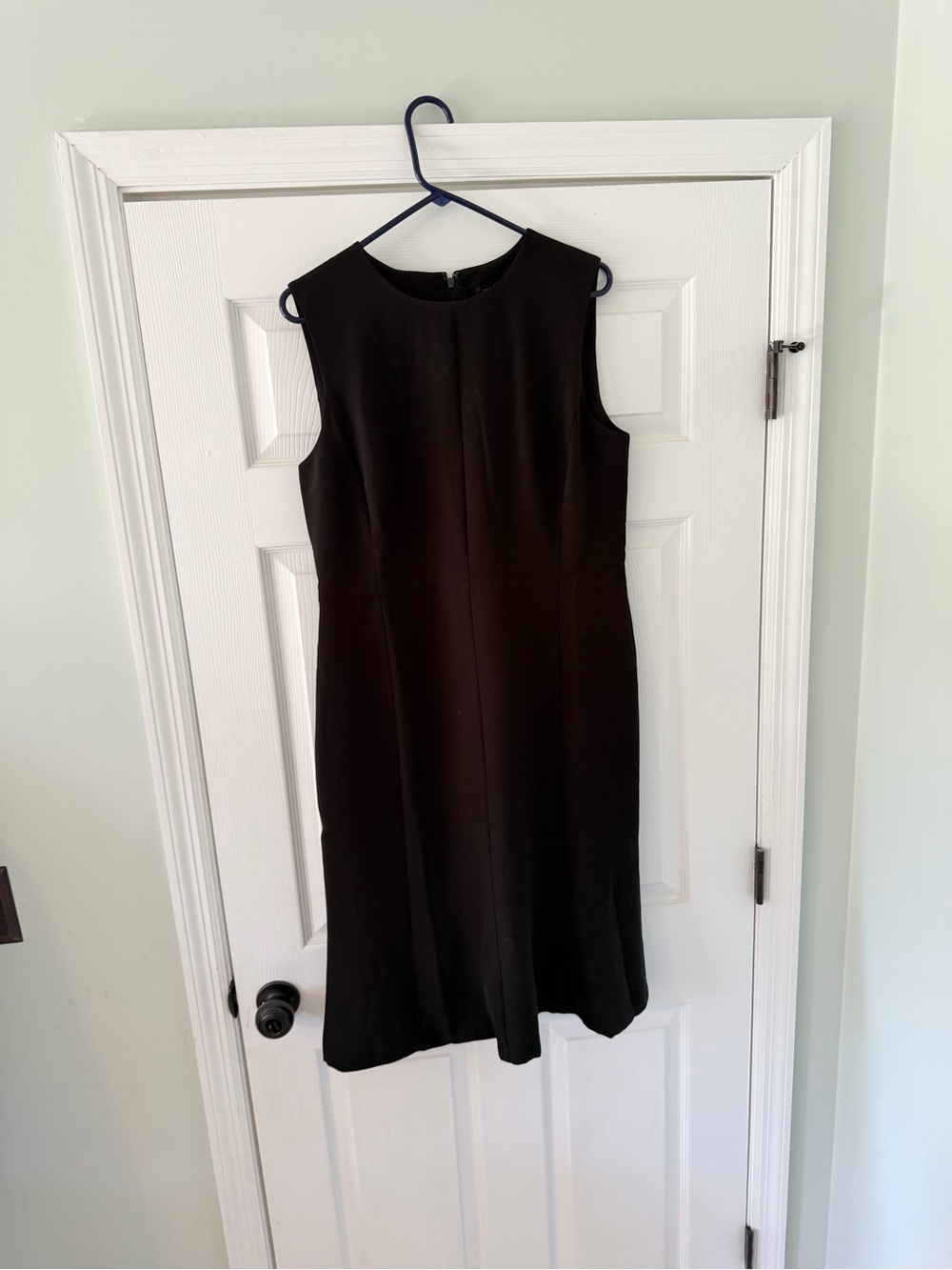 Ann Taylor Black Sleeveless Midi Dress